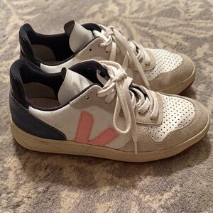 Veja V-10 cream Sneakers with pink and navy
